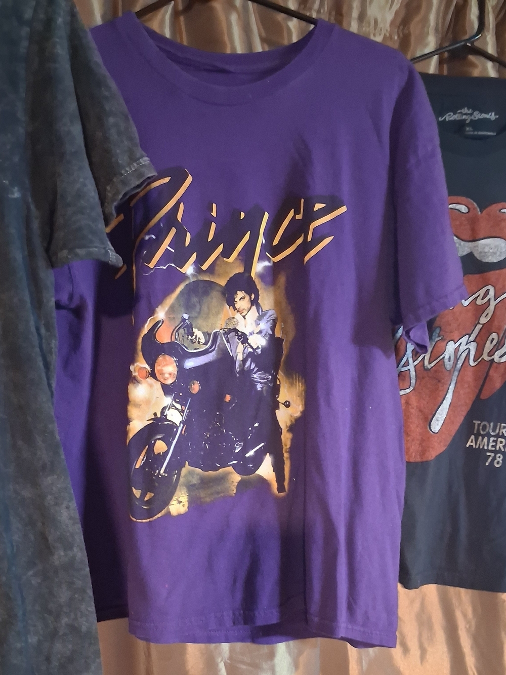 WOMENS LARGE ONE MEDIUM ROCK TEES